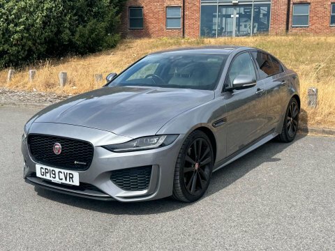 Jaguar XE 2.0 Xe R-dynamic #3