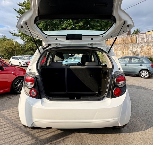 Chevrolet Aveo Ls CN63LZG White #6