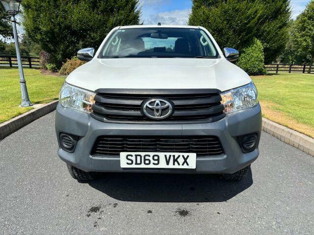 Toyota HILUX Active White #2