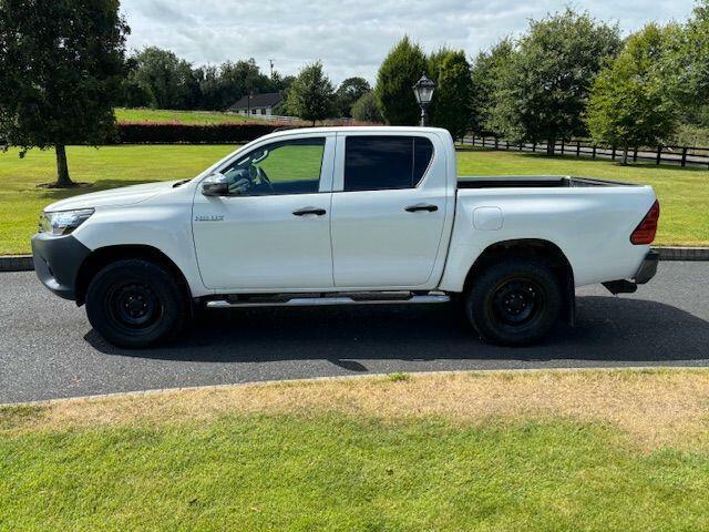 Toyota HILUX Active White #4