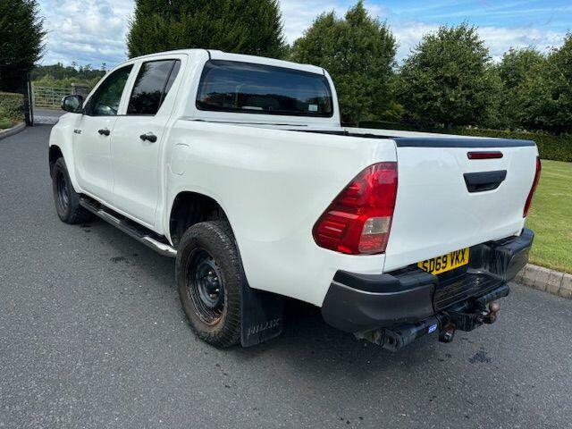 Toyota HILUX Active White #5