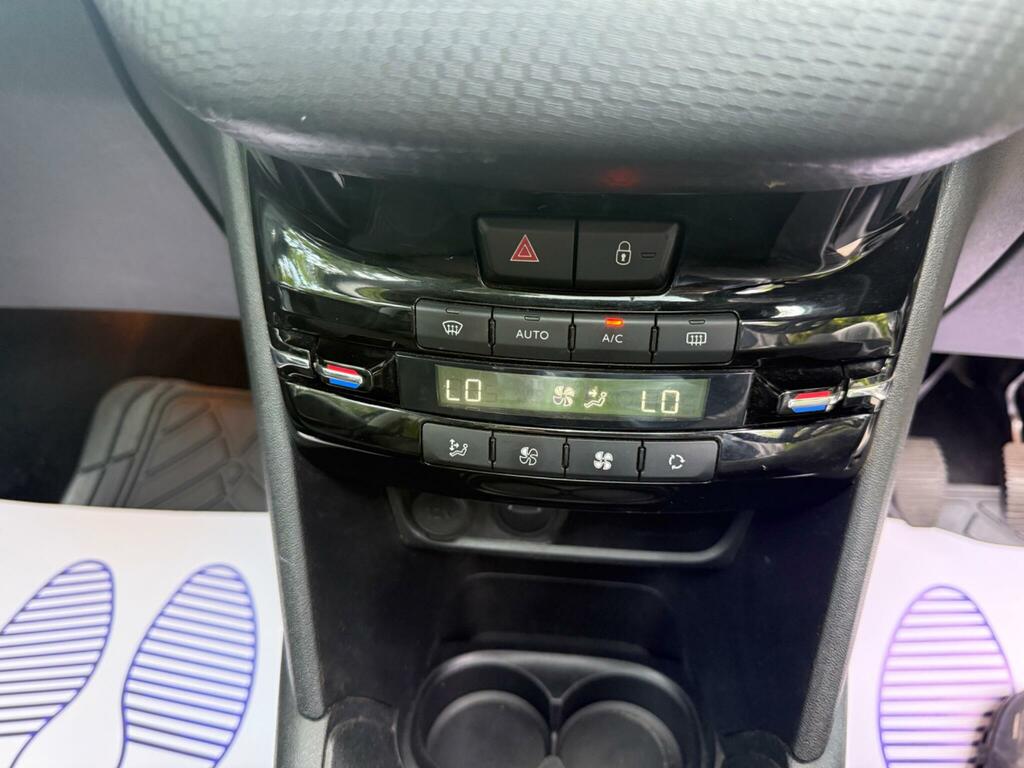 Peugeot 208 Peugeot 208 1.2 Puretech 82 Allure Grey #33