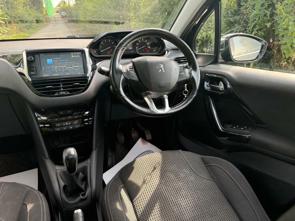 Peugeot 208 Peugeot 208 1.2 Puretech 82 Allure Grey #37