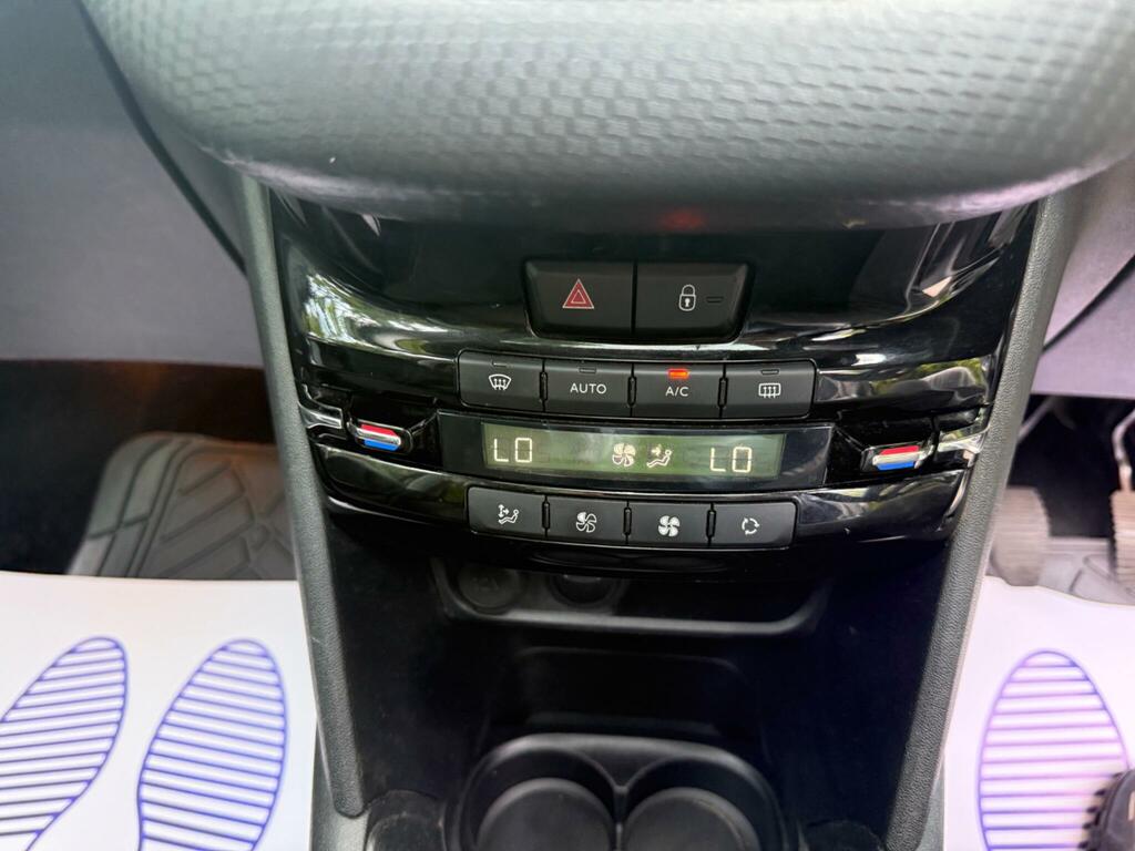 Peugeot 208 Peugeot 208 1.2 Puretech 82 Allure Grey #34