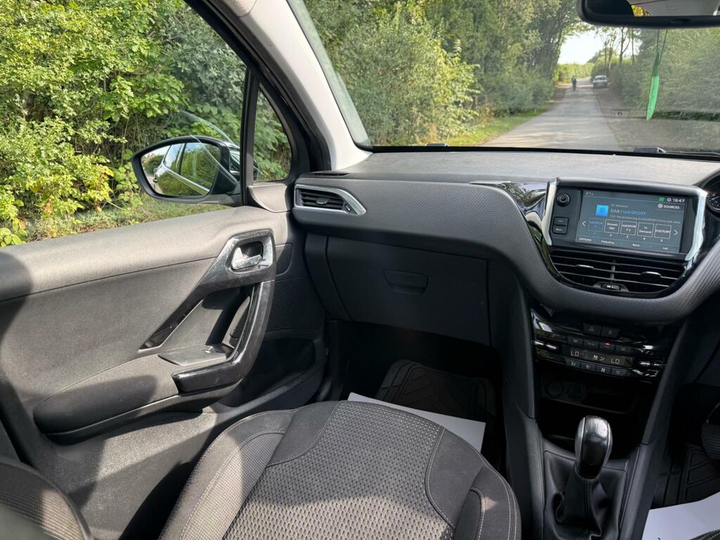 Peugeot 208 Peugeot 208 1.2 Puretech 82 Allure Grey #38