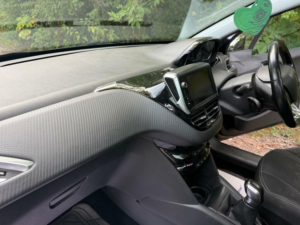 Peugeot 208 Peugeot 208 1.2 Puretech 82 Allure Grey #18
