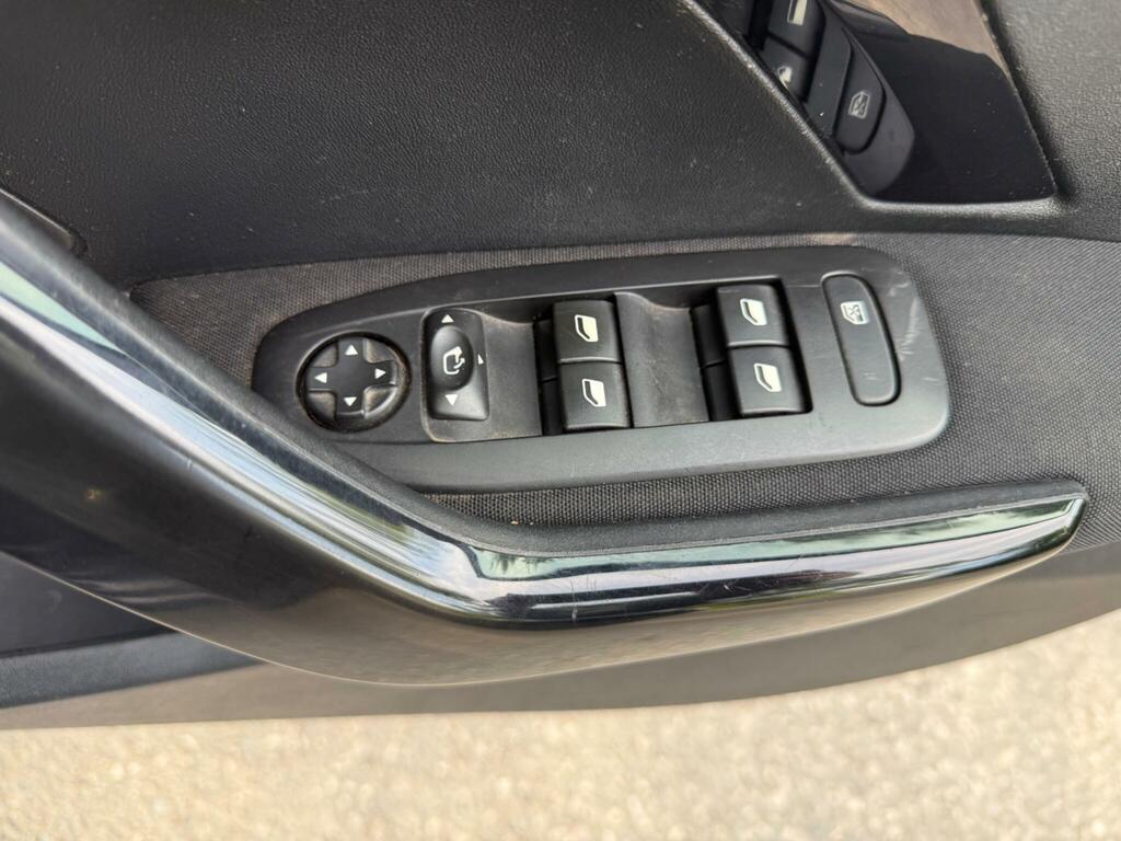 Peugeot 208 Peugeot 208 1.2 Puretech 82 Allure Grey #24