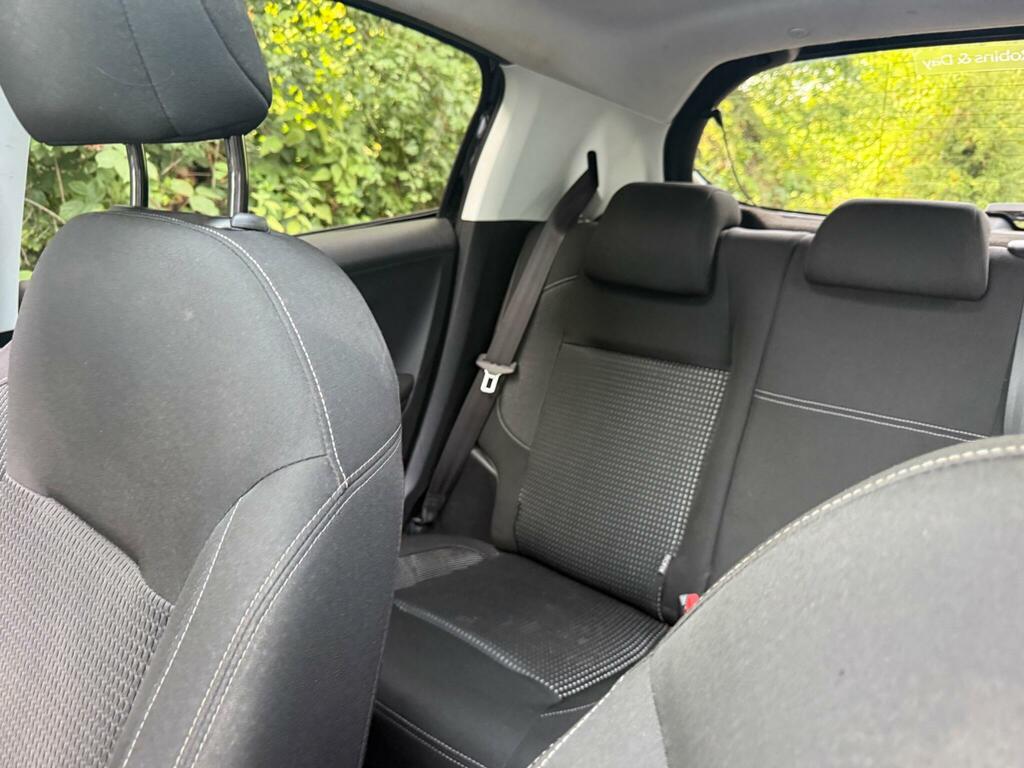 Peugeot 208 Peugeot 208 1.2 Puretech 82 Allure Grey #17