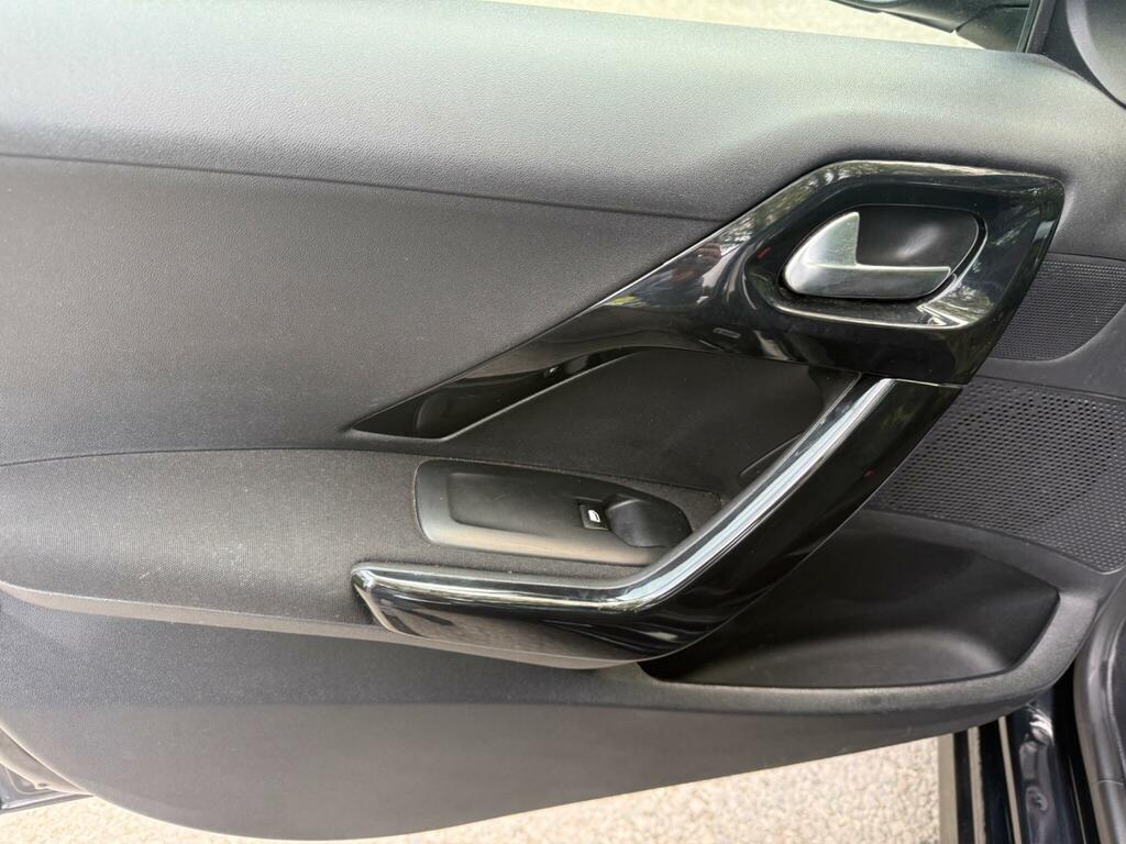 Peugeot 208 Peugeot 208 1.2 Puretech 82 Allure Grey #19