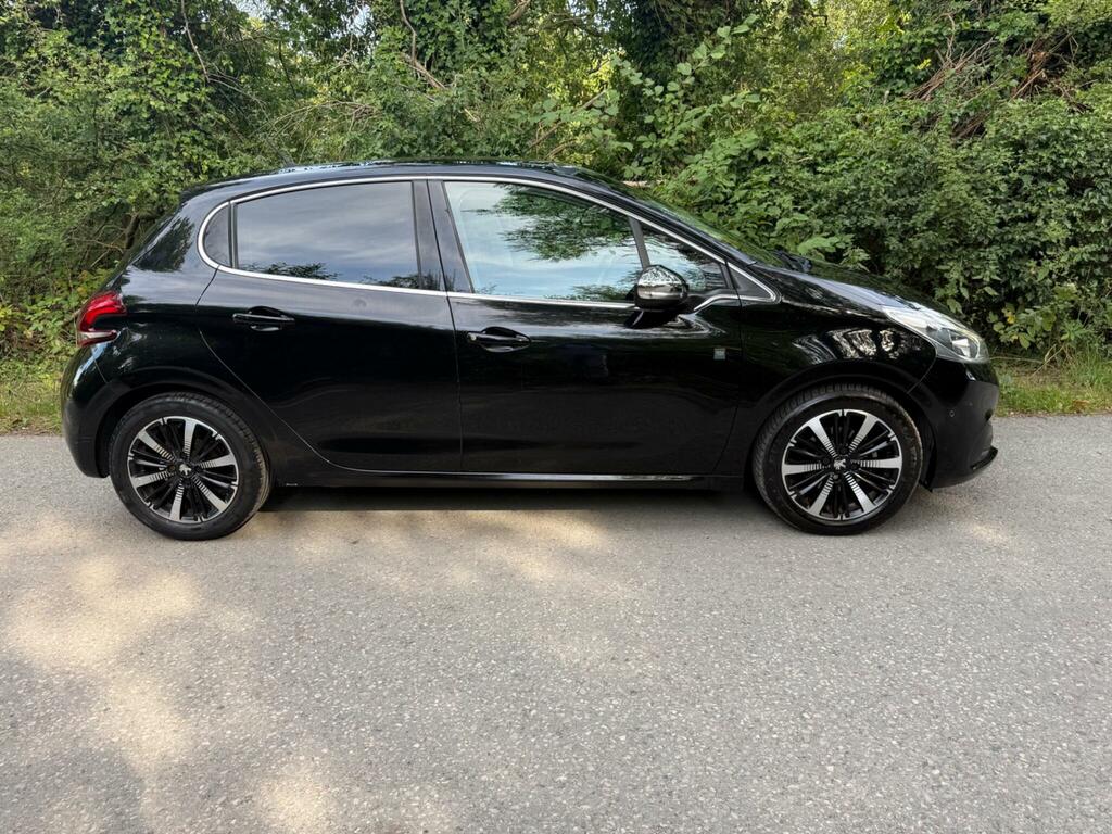 Peugeot 208 Peugeot 208 1.2 Puretech 82 Allure Grey #9