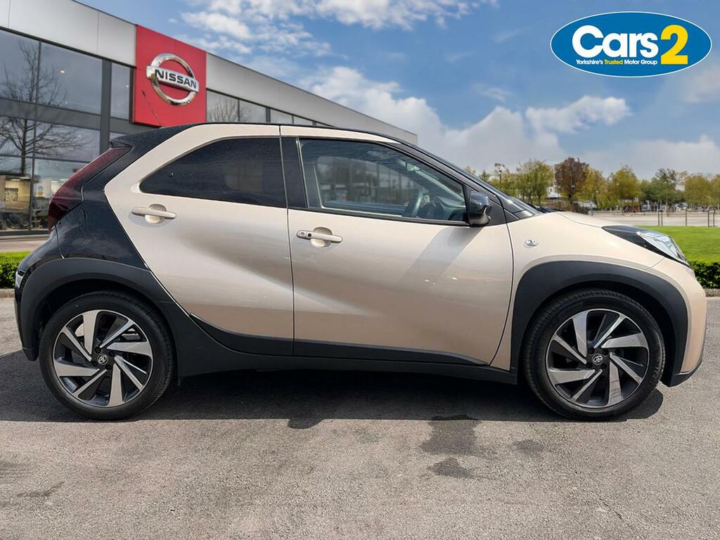 Toyota Aygo X 1.0 Vvt-i Exclusive Hatchback Eu YD73XCY Beige #2