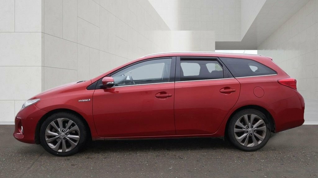 Toyota Auris 1.8L Excel Red #6