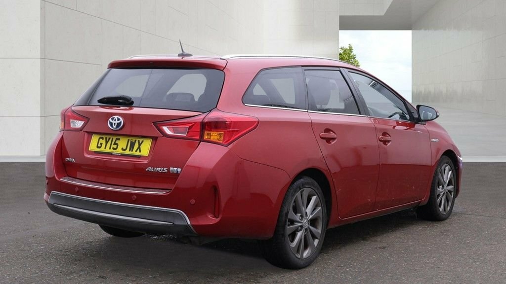 Toyota Auris 1.8L Excel Red #4