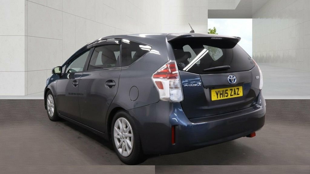 Toyota Prius Saloon Grey #3