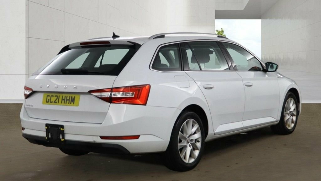 Skoda Superb 2L Se White #4