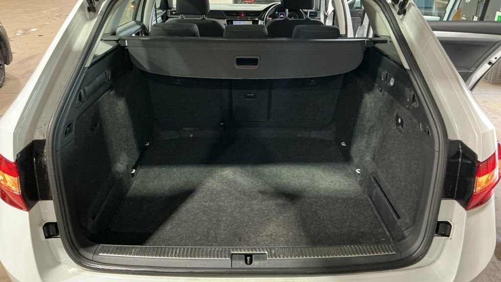 Skoda Superb 2021 2.0 Tsi 190Ps Sportline Plus Dsg Estate Grey #9