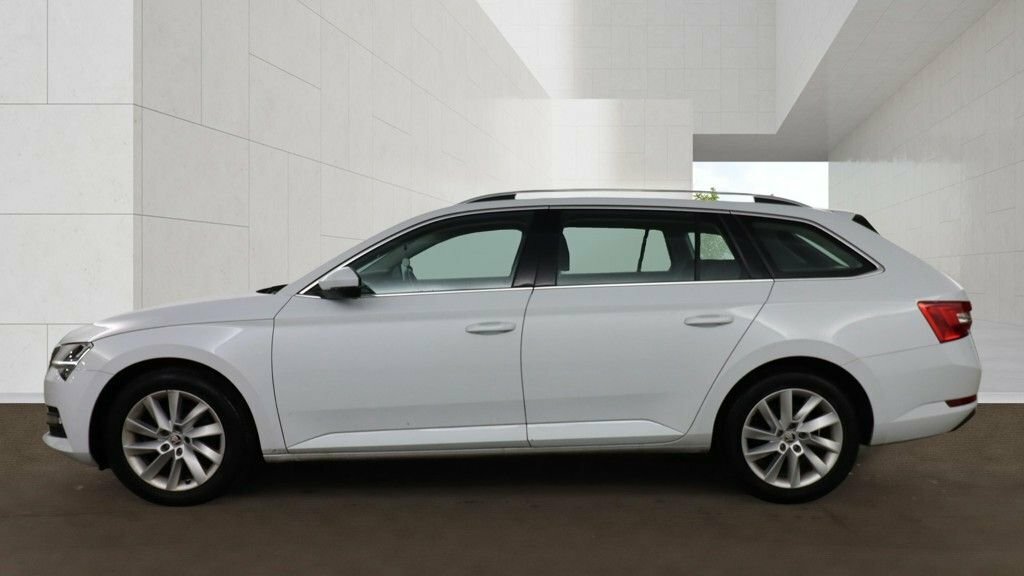 Skoda Superb 2L Se White #6