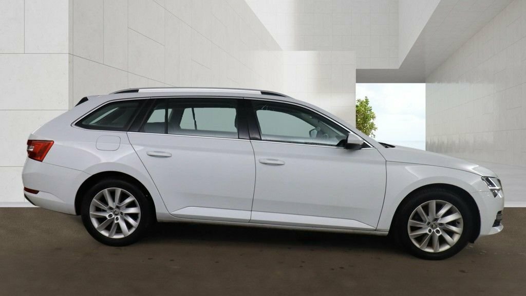 Skoda Superb 2L Se White #5