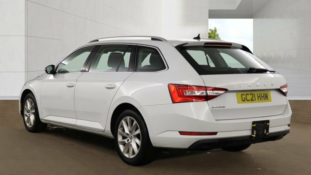Skoda Superb 2L Se White #3