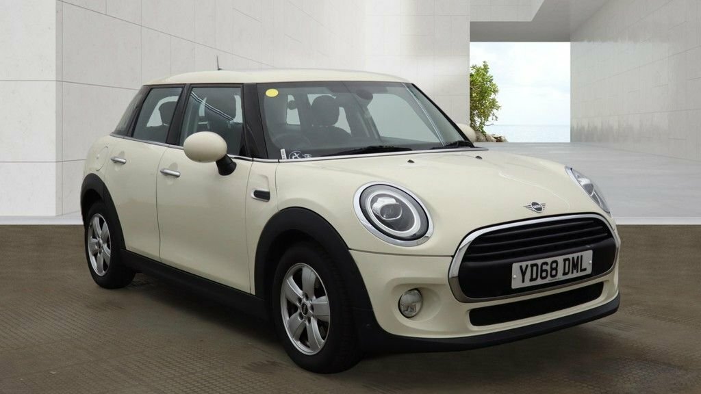 Mini Hatch 1.5L Cooper Classic White