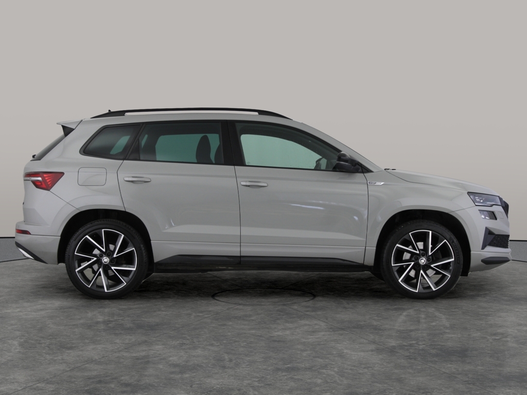 Skoda Karoq 1.5 Tsi Se Drive Black #4