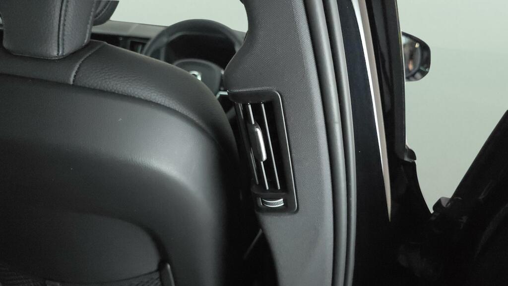 Volvo XC60 Black Edition Ultra, T8 Awd Plug-in Hybrid, Electr Black #27