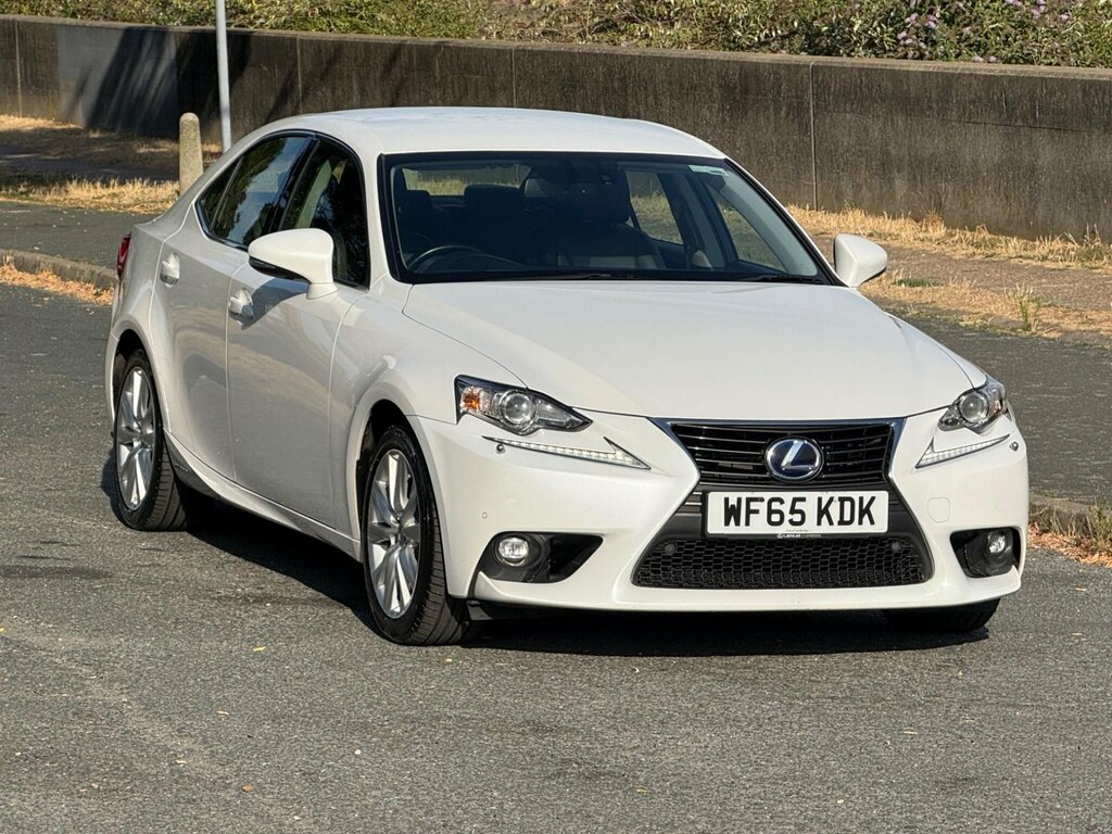 Lexus IS 2.5 300H Executive Edition Saloon Hybri White