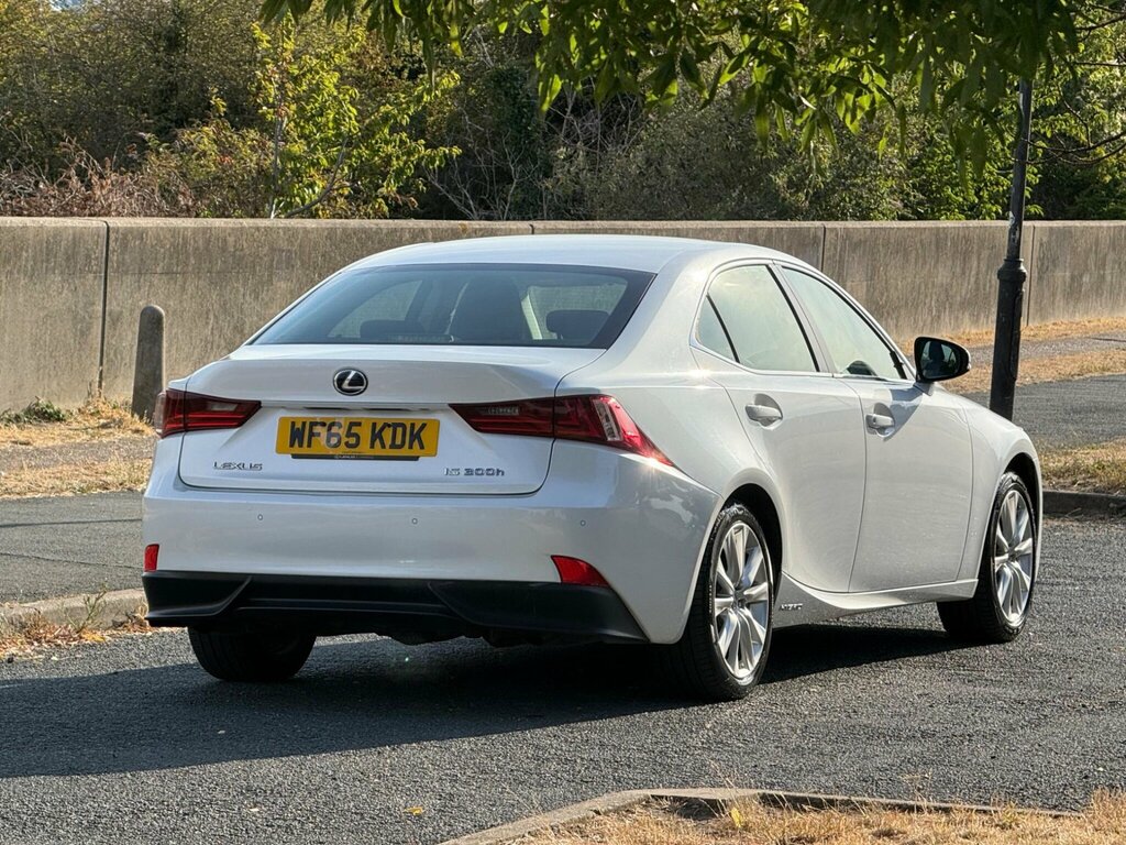 Lexus IS 2.5 300H Executive Edition Saloon Hybri White #5