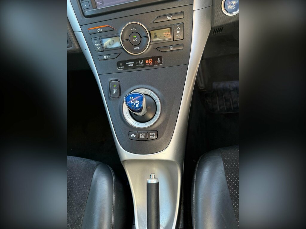 Toyota Auris 1.6 V-matic Colour Collection Hatchback Silver #13