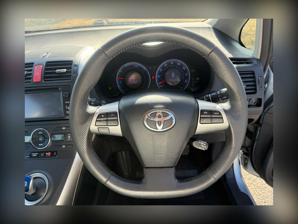 Toyota Auris 1.6 V-matic Colour Collection Hatchback Silver #20