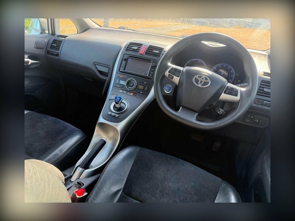 Toyota Auris 1.6 V-matic Colour Collection Hatchback Silver #7