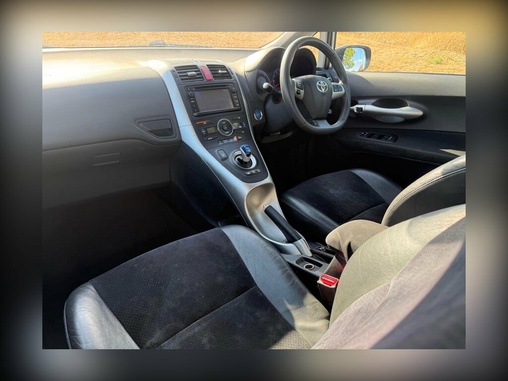 Toyota Auris 1.6 V-matic Colour Collection Hatchback Silver #8