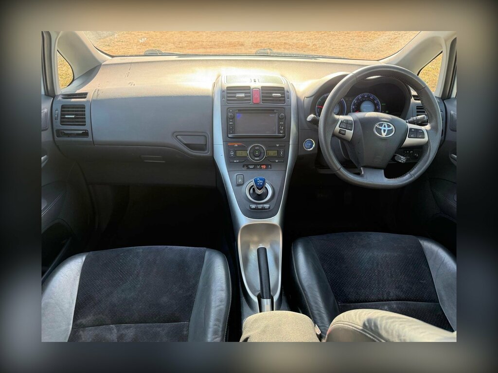 Toyota Auris 1.6 V-matic Colour Collection Hatchback Silver #9