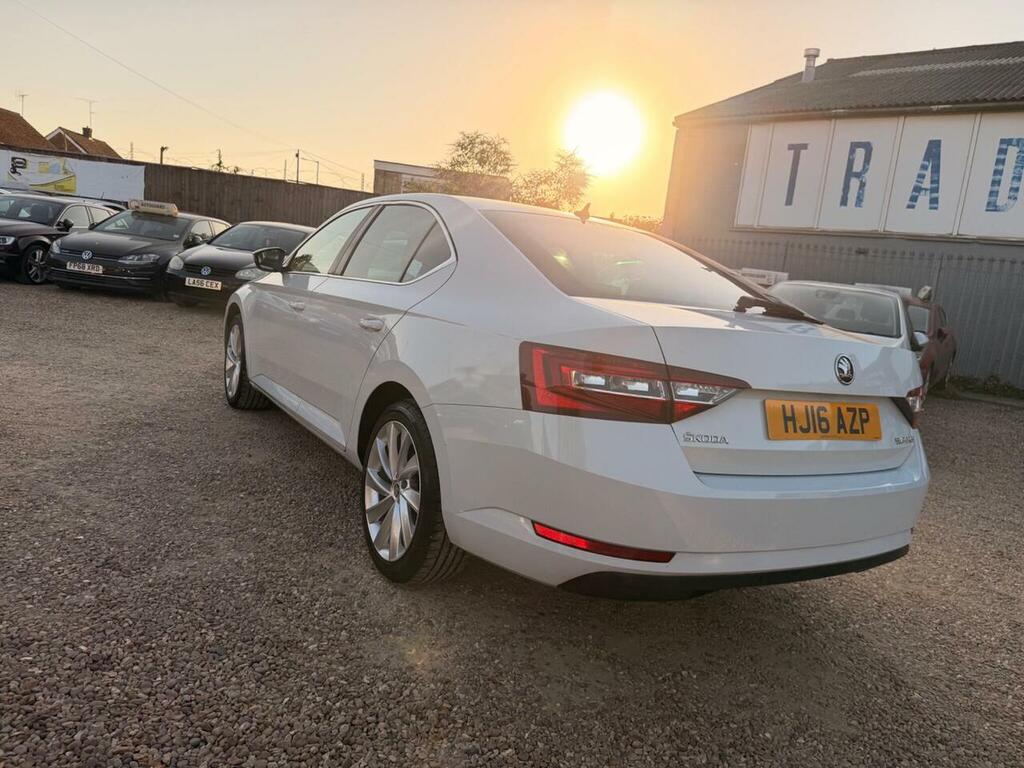 Skoda Superb Diesel White #6