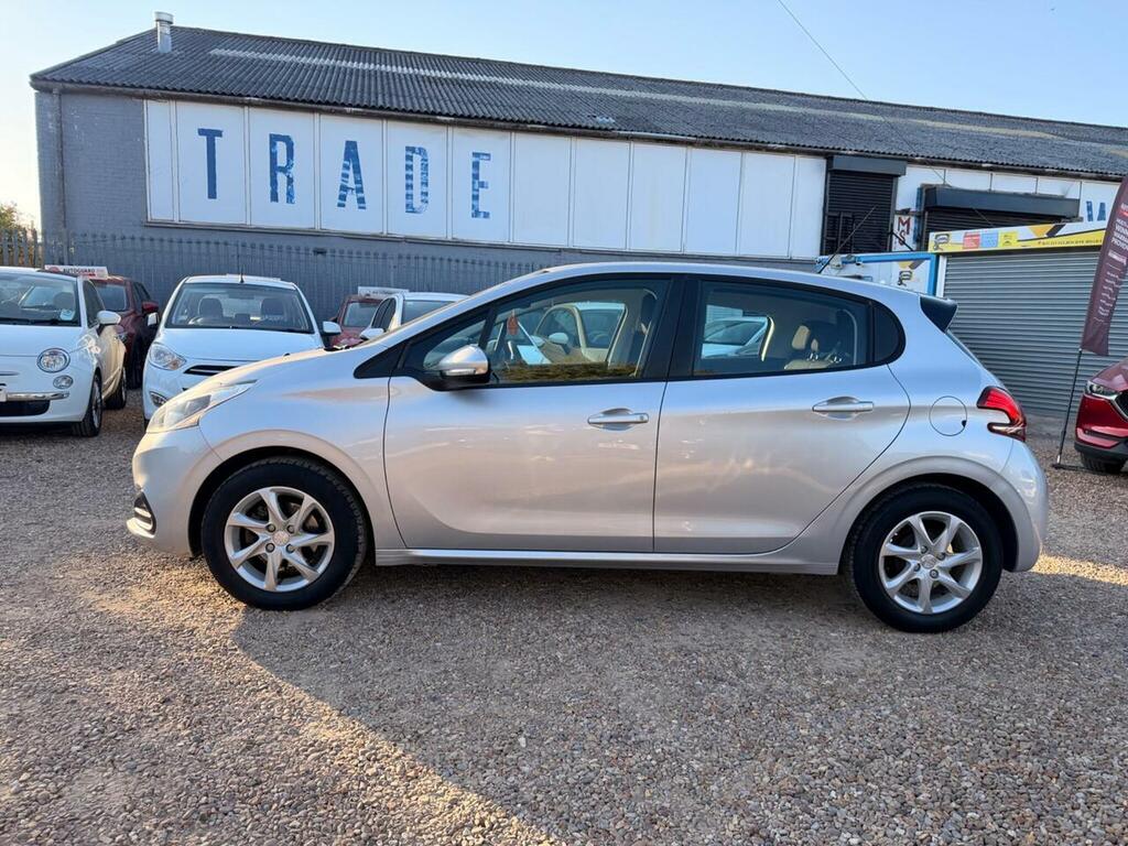 Peugeot 208 Petrol Silver #6