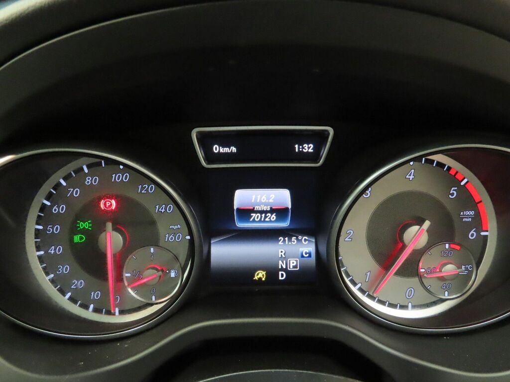 Mercedes-Benz GLA Class Gla200d Amg Line Premium Grey #4