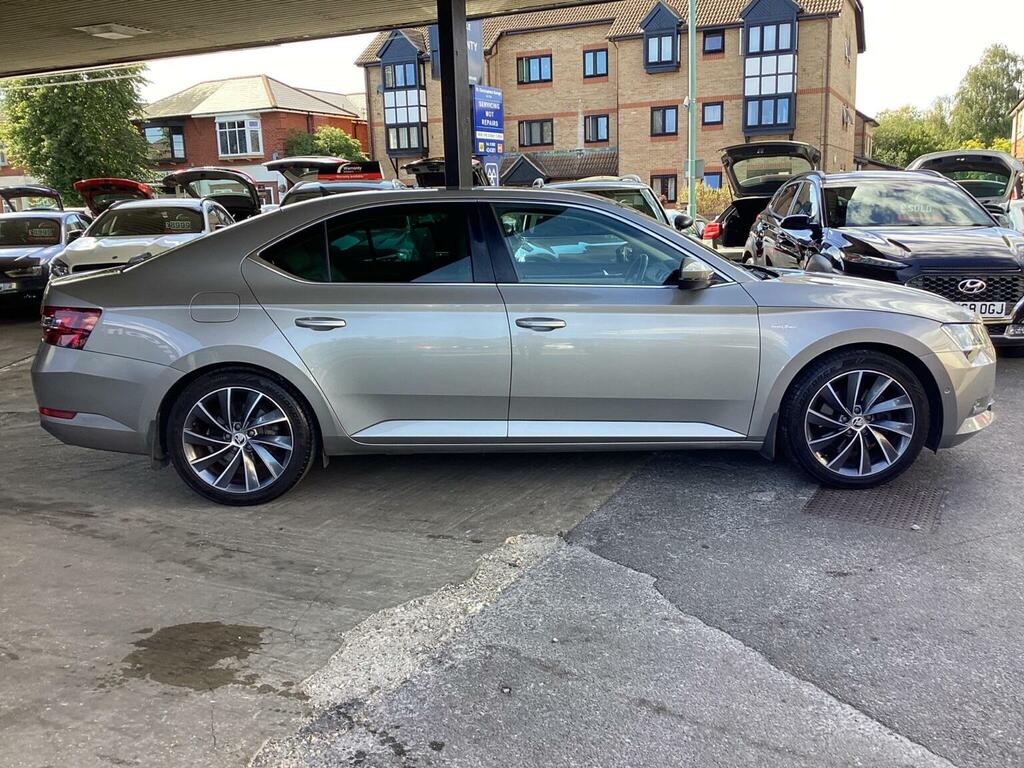 Skoda Superb Hatchback 2.0 Tdi Laurin Klement Dsg 6Spd 4 SW16FHU Beige #2