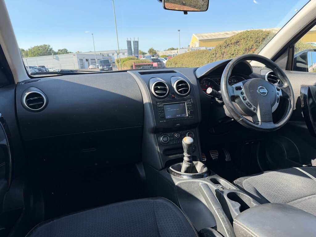 Nissan Qashqai Hatchback Black #7