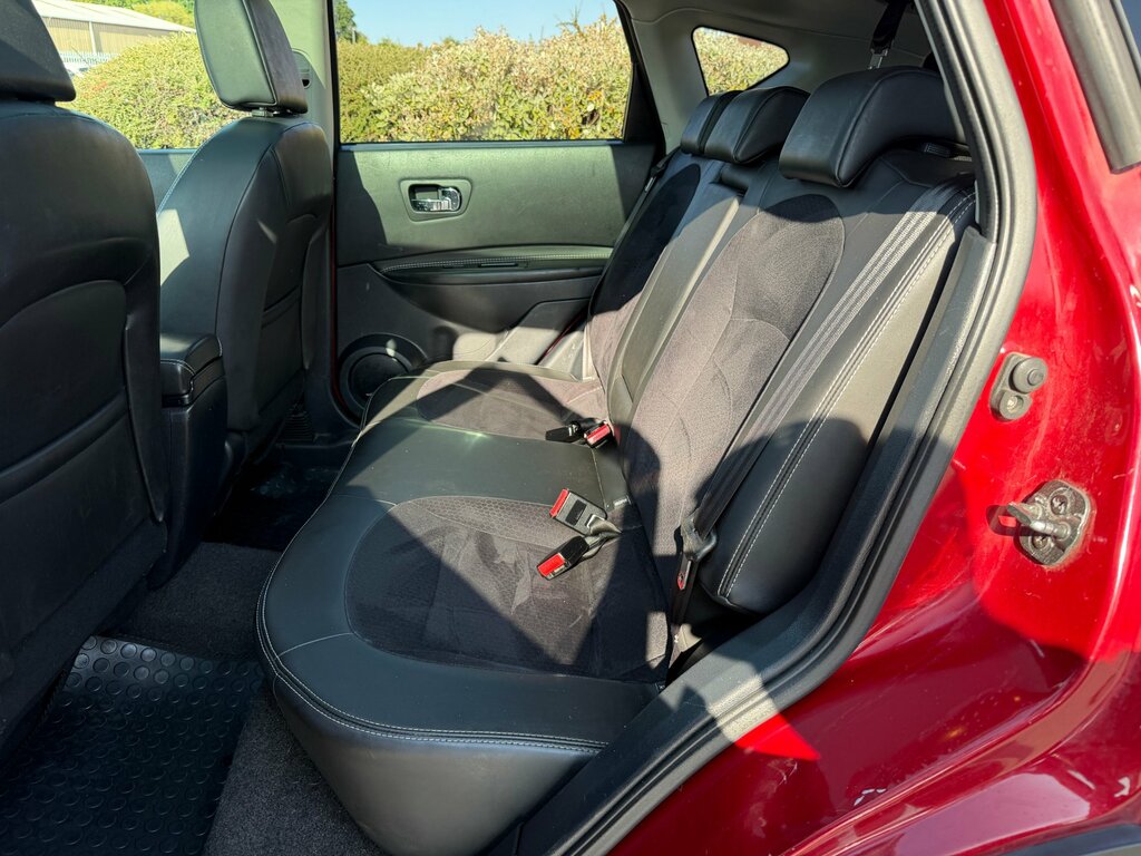 Nissan Qashqai Hatchback Black #9