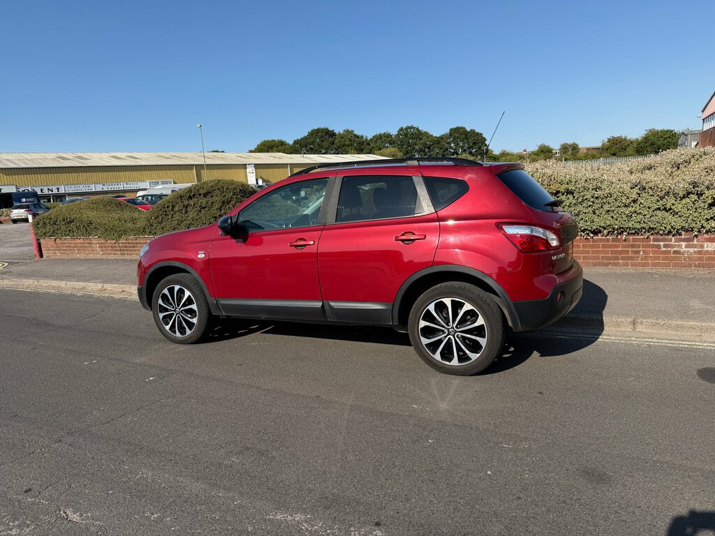 Nissan Qashqai Hatchback Black #6