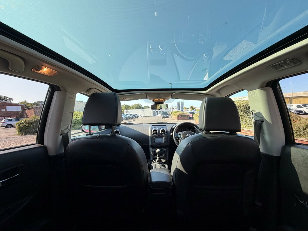 Nissan Qashqai Hatchback Black #10