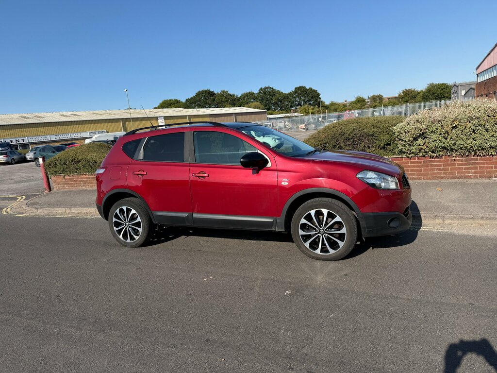 Nissan Qashqai Hatchback Black #1