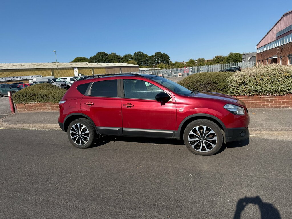 Nissan Qashqai Hatchback Black #2