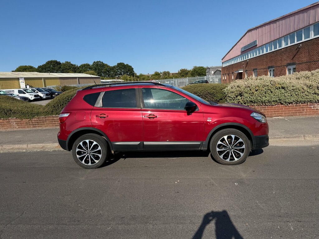 Nissan Qashqai Hatchback Black #3