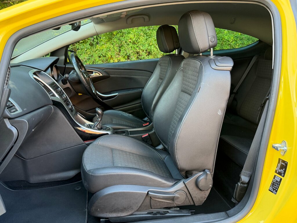Vauxhall Astra GTC Gtc 2.0 Cdti Sri Yellow #4