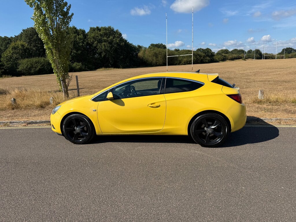 Vauxhall Astra GTC Gtc 2.0 Cdti Sri Yellow