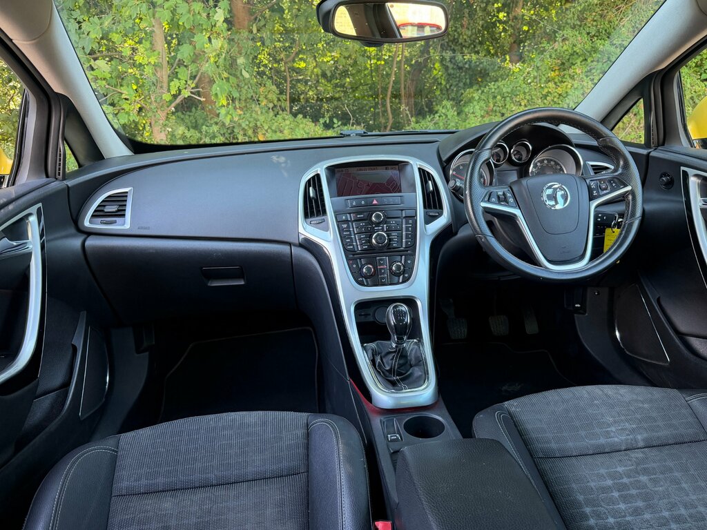 Vauxhall Astra GTC Gtc 2.0 Cdti Sri Yellow #2
