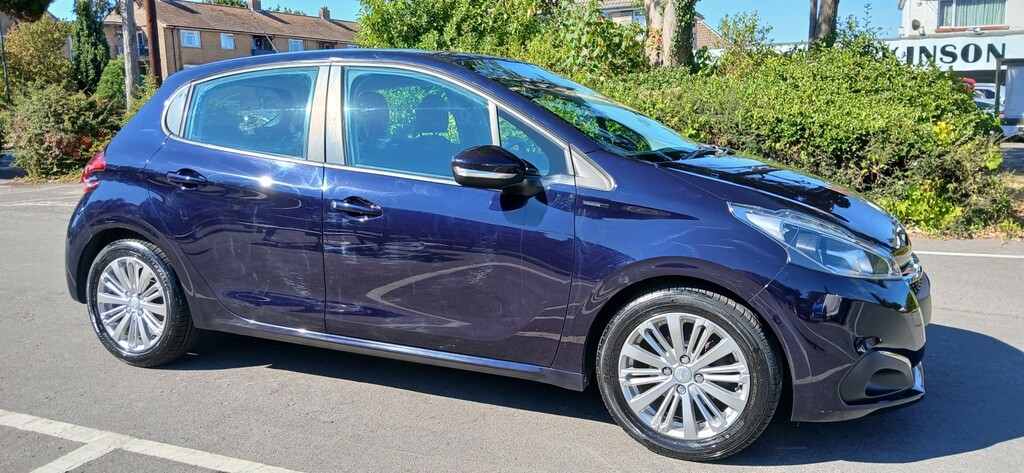 Peugeot 208 1.2 Puretech Signature Blue #2