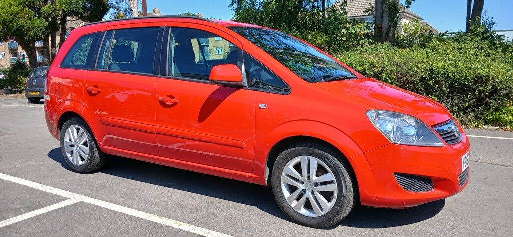 Vauxhall Zafira 1.6 16V Exclusiv Red #2