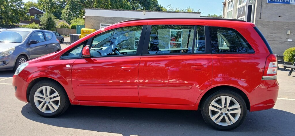 Vauxhall Zafira 1.6 16V Exclusiv Red #5